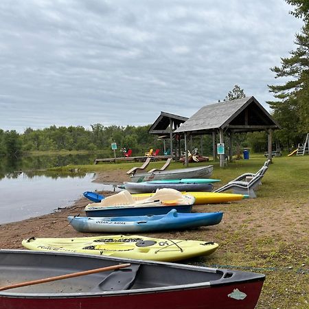 Lakefront Hideaway Resort Kawartha Lakes Eksteriør billede