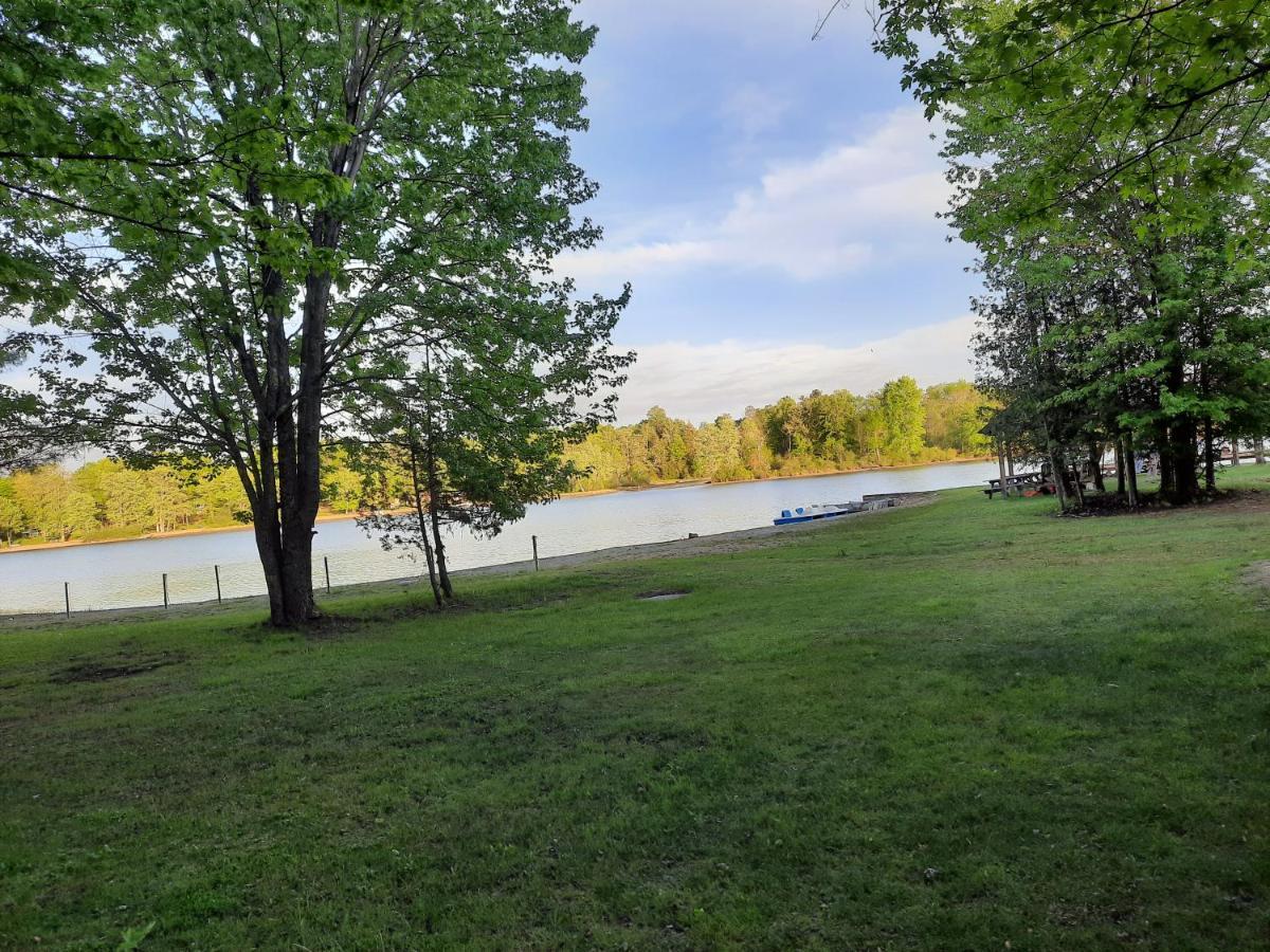 Lakefront Hideaway Resort Kawartha Lakes Eksteriør billede
