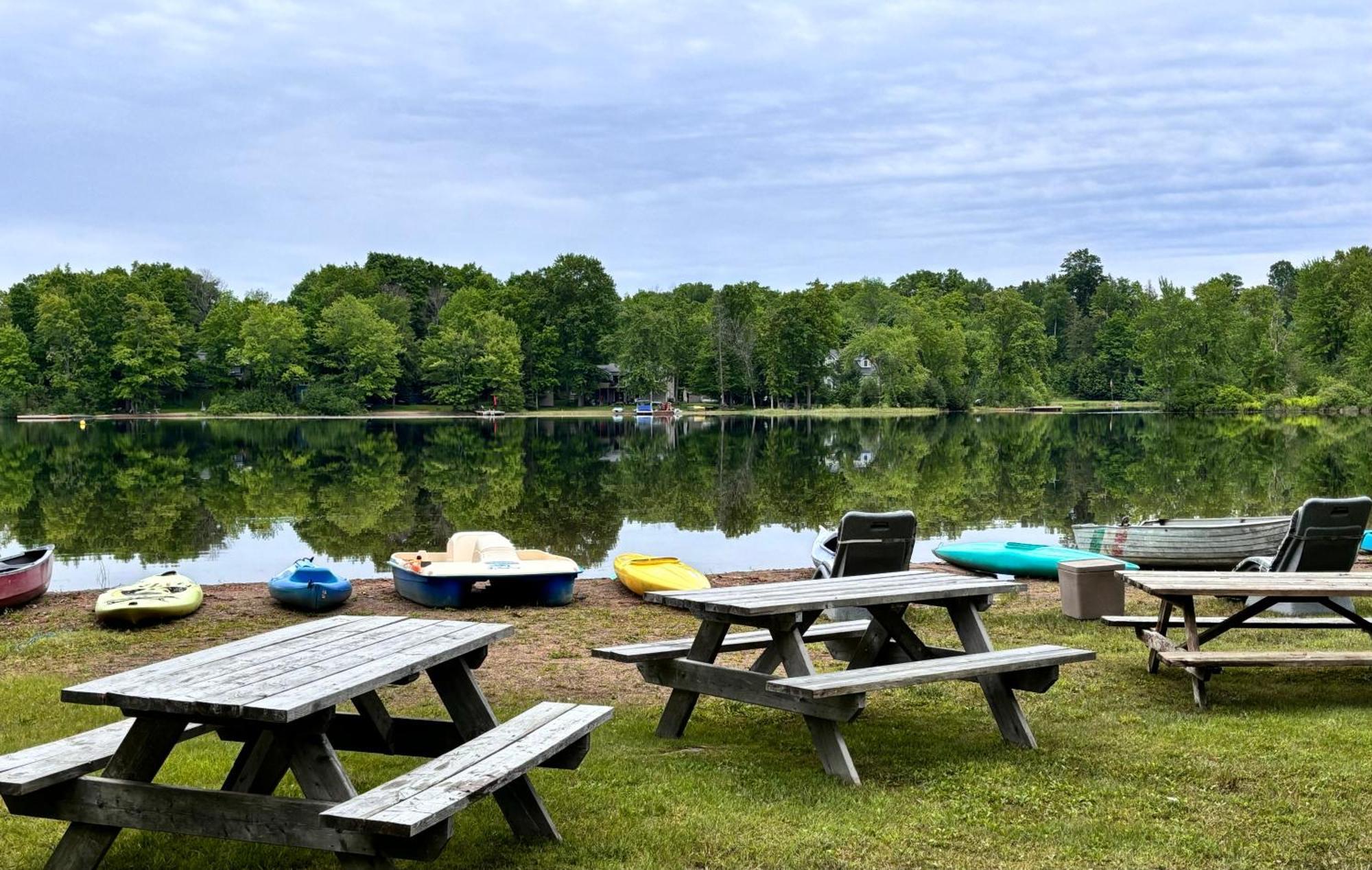 Lakefront Hideaway Resort Kawartha Lakes Eksteriør billede