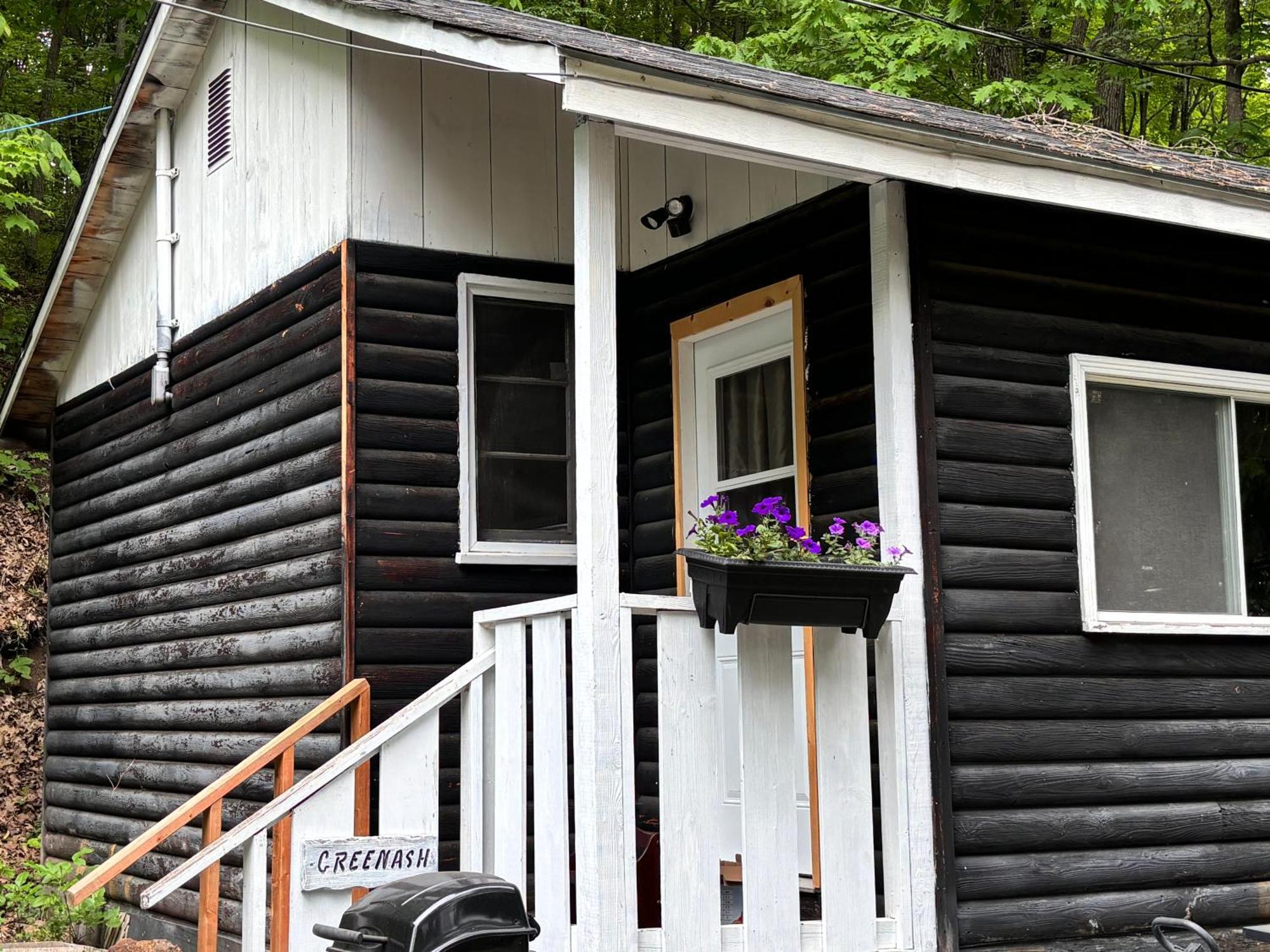 Lakefront Hideaway Resort Kawartha Lakes Eksteriør billede