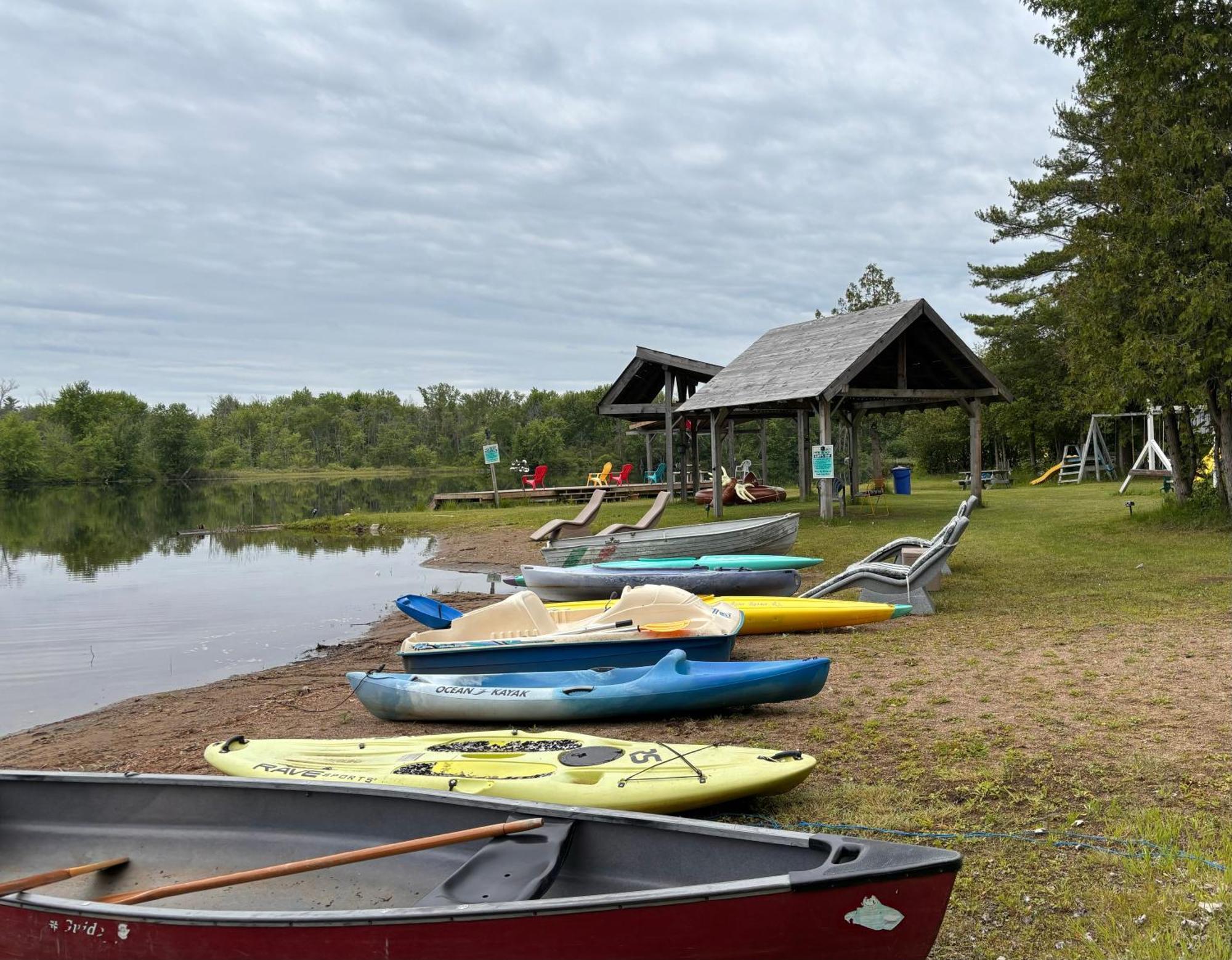 Lakefront Hideaway Resort Kawartha Lakes Eksteriør billede