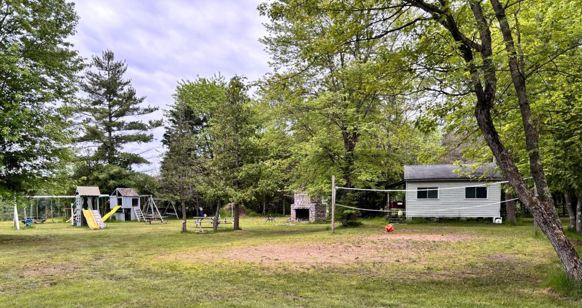 Lakefront Hideaway Resort Kawartha Lakes Eksteriør billede
