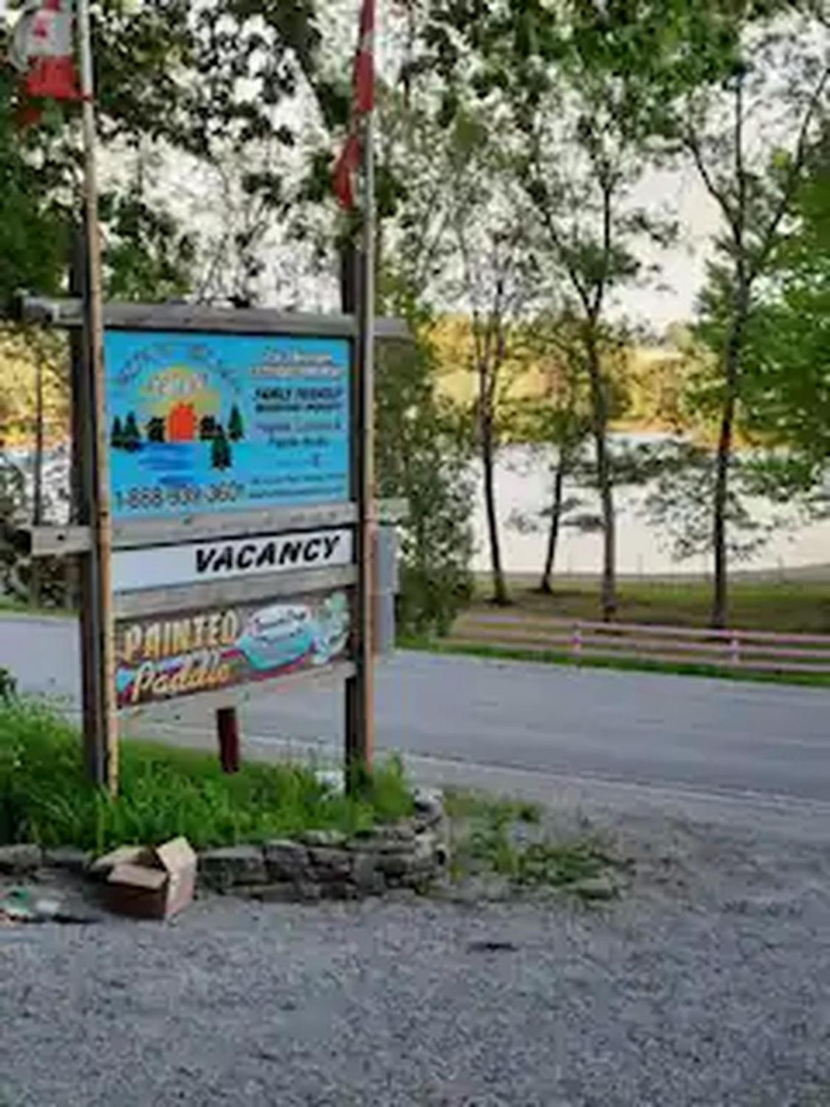 Lakefront Hideaway Resort Kawartha Lakes Eksteriør billede